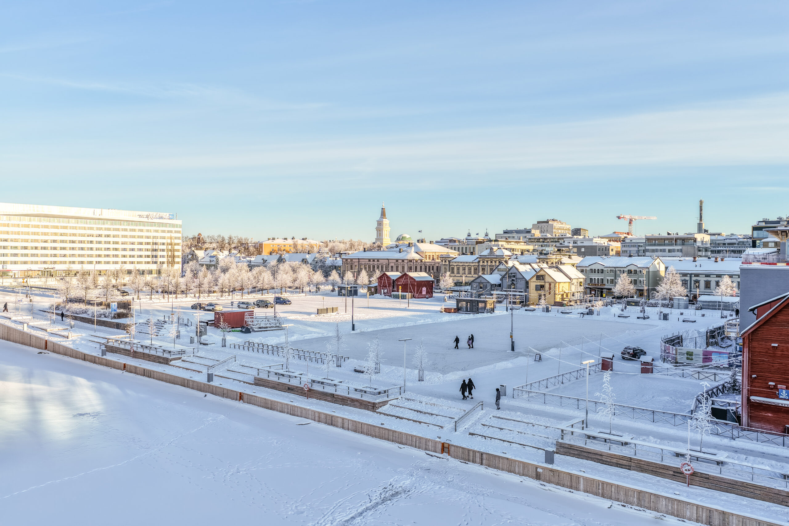 Luovuuden ja luonnon reunalla 